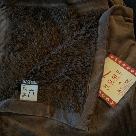 Kanata  “ K Home Collection “ Throw Blanket - Picture 3 of 4